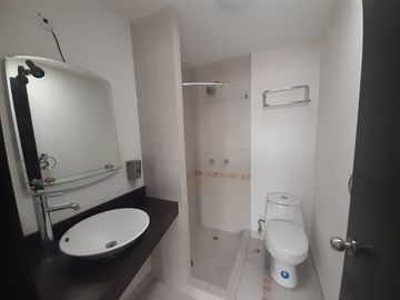 SE VENDE CASA DENTRO DE URBANIZACIÓN, A POCOS METROS DEL CC SAN LUIS