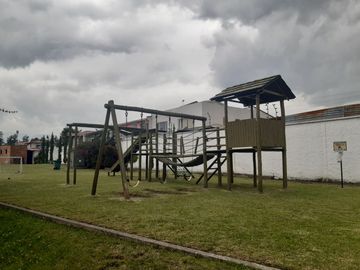 SE VENDE CASA DENTRO DE URBANIZACIÓN, A POCOS METROS DEL CC SAN LUIS