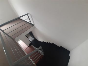 SE VENDE CASA DENTRO DE URBANIZACIÓN, A POCOS METROS DEL CC SAN LUIS