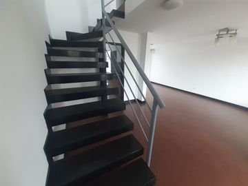 SE VENDE CASA DENTRO DE URBANIZACIÓN, A POCOS METROS DEL CC SAN LUIS