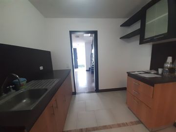 SE VENDE CASA DENTRO DE URBANIZACIÓN, A POCOS METROS DEL CC SAN LUIS