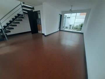 SE VENDE CASA DENTRO DE URBANIZACIÓN, A POCOS METROS DEL CC SAN LUIS