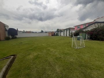 SE VENDE CASA DENTRO DE URBANIZACIÓN, A POCOS METROS DEL CC SAN LUIS