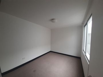 SE VENDE CASA DENTRO DE URBANIZACIÓN, A POCOS METROS DEL CC SAN LUIS