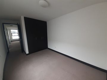 SE VENDE CASA DENTRO DE URBANIZACIÓN, A POCOS METROS DEL CC SAN LUIS