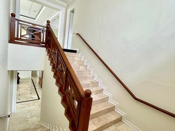 Luxury House di Jalan Utama Pondok Indah Jaksel 12355-AT 0811111----