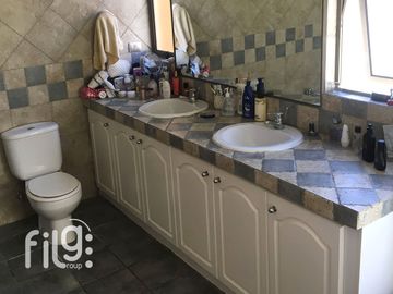 VENDO CASA SECTOR SUR ANTOFAGASTA 6 DORM. 4 BAÑOS. ESTAC.