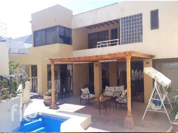 VENDO CASA SECTOR SUR ANTOFAGASTA 6 DORM. 4 BAÑOS. ESTAC.