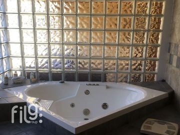 VENDO CASA SECTOR SUR ANTOFAGASTA 6 DORM. 4 BAÑOS. ESTAC.