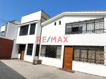 Hermosa Casa De 03 Pisos Ideal Para Vivir, Cerca A Upc, Esan, Alamos, Colegios, Centros Comerciales