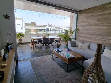 PENTHOUSE DUPLEX EN VENTA EN MIRAFLORES CON SALIDA A PARQUE PRIVADO