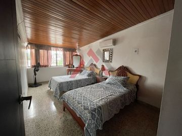 SE VENDE CASA DE DOS PISOS BARRIO VENECIA, SINCELEJO