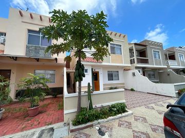 VILLAMIL PLAYAS VENDO CASA EN URBANIZACION CON SALIDA AL MAR