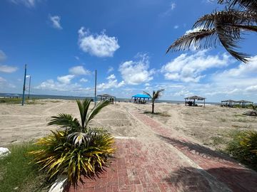 VILLAMIL PLAYAS VENDO CASA EN URBANIZACION CON SALIDA AL MAR