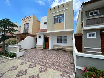 VILLAMIL PLAYAS VENDO CASA EN URBANIZACION CON SALIDA AL MAR