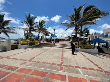 VILLAMIL PLAYAS VENDO CASA EN URBANIZACION CON SALIDA AL MAR