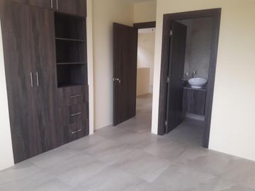 Casa en Venta en via Samborondón en Urb. Al Rio 3 y 4 habitaciones