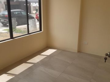 Casa en Venta en via Samborondón en Urb. Al Rio 3 y 4 habitaciones