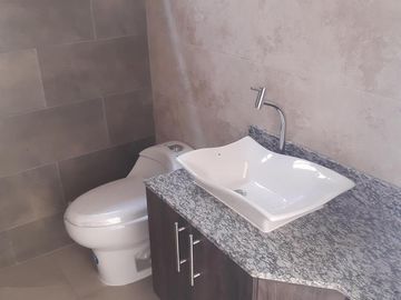 Casa en Venta en via Samborondón en Urb. Al Rio 3 y 4 habitaciones