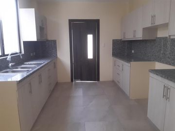 Casa en Venta en via Samborondón en Urb. Al Rio 3 y 4 habitaciones