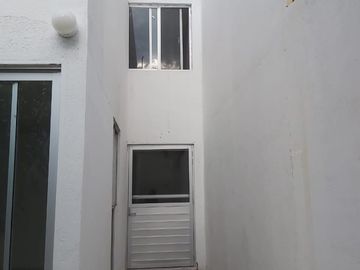 VENTA DE CASA EN PRIVADA CERCANA A NEREO RGZ BARRAGAN