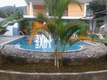 Venta Casa Con Piscina$ 400,000.00 ( Cuatro Cientos Mil Dólares Americanos )Departamento De Huánucoprovincia Leoncio Prado