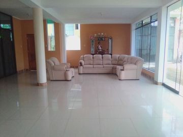 Venta Casa Con Piscina$ 400,000.00 ( Cuatro Cientos Mil Dólares Americanos )Departamento De Huánucoprovincia Leoncio Prado