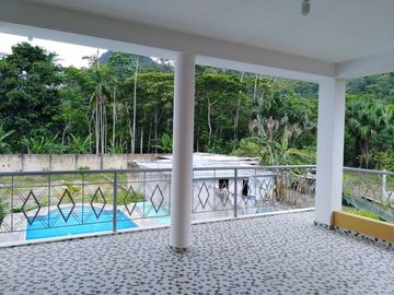 Venta Casa Con Piscina$ 400,000.00 ( Cuatro Cientos Mil Dólares Americanos )Departamento De Huánucoprovincia Leoncio Prado