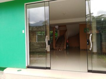 Venta Casa Con Piscina$ 400,000.00 ( Cuatro Cientos Mil Dólares Americanos )Departamento De Huánucoprovincia Leoncio Prado