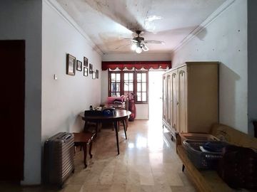 RUMAH at Jl LOMBOK / MENTENG, JAKPUS