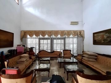 RUMAH at Jl LOMBOK / MENTENG, JAKPUS