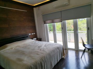 5 BEDROOMS   HOUSE WITH ELEVATOR IN MARIA LUISA ESTATE PARK-PHP150M