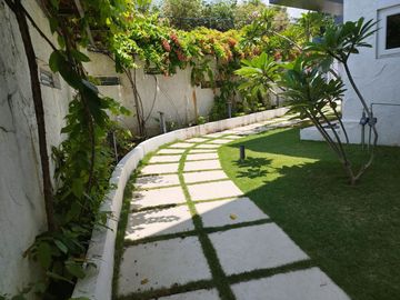 5 BEDROOMS   HOUSE WITH ELEVATOR IN MARIA LUISA ESTATE PARK-PHP150M