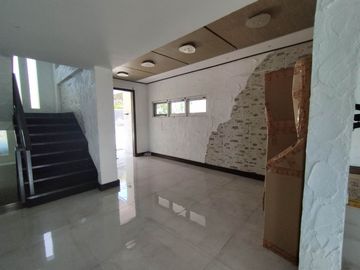 5 BEDROOMS   HOUSE WITH ELEVATOR IN MARIA LUISA ESTATE PARK-PHP150M