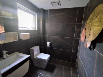 5 BEDROOMS   HOUSE WITH ELEVATOR IN MARIA LUISA ESTATE PARK-PHP150M