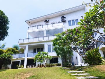 5 BEDROOMS   HOUSE WITH ELEVATOR IN MARIA LUISA ESTATE PARK-PHP150M