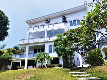 5 BEDROOMS   HOUSE WITH ELEVATOR IN MARIA LUISA ESTATE PARK-PHP150M