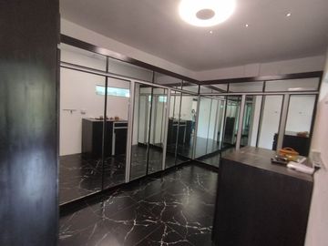 5 BEDROOMS   HOUSE WITH ELEVATOR IN MARIA LUISA ESTATE PARK-PHP150M