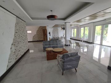 5 BEDROOMS   HOUSE WITH ELEVATOR IN MARIA LUISA ESTATE PARK-PHP150M