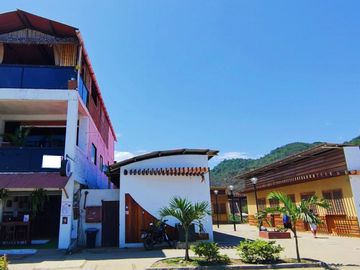 edificio comercial de venta en puerto lopez manabi