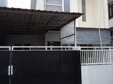 Rumah 2 Lantai Murah di Perumahan Menanggal Dekat Raya A Yani Butuh Cepat Laku