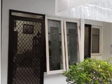 Rumah 2 Lantai Murah di Perumahan Menanggal Dekat Raya A Yani Butuh Cepat Laku