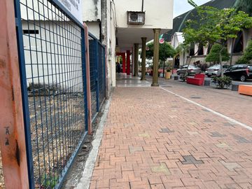 EN VENTA  TERRENO ESQUINERO  PARA USO COMERCIAL EN PORTOVIEJO