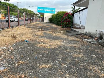 EN VENTA  TERRENO ESQUINERO  PARA USO COMERCIAL EN PORTOVIEJO