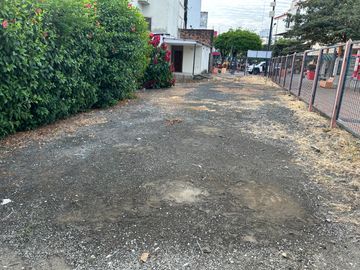 EN VENTA  TERRENO ESQUINERO  PARA USO COMERCIAL EN PORTOVIEJO