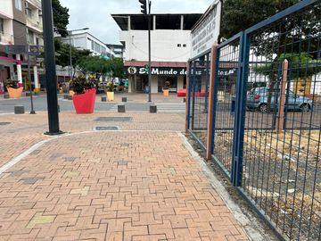 EN VENTA  TERRENO ESQUINERO  PARA USO COMERCIAL EN PORTOVIEJO