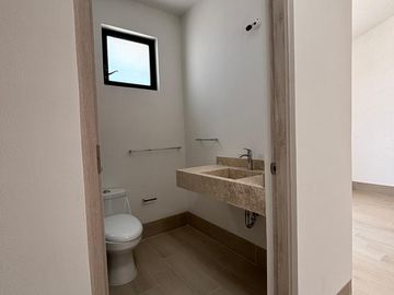 CASA EN RENTA EN LEON GUANAJUATO SOBRE BULEVARD TAJO DE SANTA ANA Y BULEVARD SIGLO XXI, SACROMONTE RESIDENCIAL AL SUR DE LEÓN GUANAJUATO