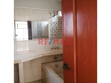 Venta De Casa En La Urbanizacion El Golf de Huampani