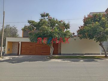 Venta De Casa En La Urbanizacion El Golf de Huampani