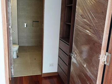 Dpto, duplex, estreno, 395 m2, zona Golf, S. Isidro, 3 dorms, 4 baños, 3 estac + dep.